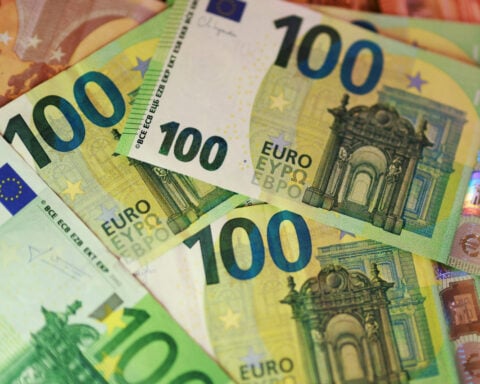 Euro bounces as decline in French bond yields cools debt jitters