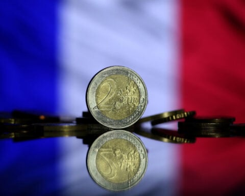 French bond contagion fears are rattling the euro