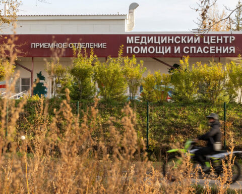 What do we know about plague institute lab worker's death in Russia?