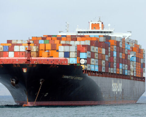 US trade balance sinks deeper into the red as imports hit record high despite tariffs