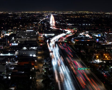 US agency to rewrite rules to address vehicle headlight glare