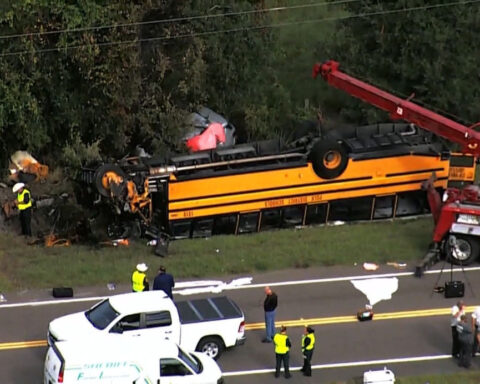 'It honestly broke my heart': Witness helps injured kids after deadly Florida bus crash