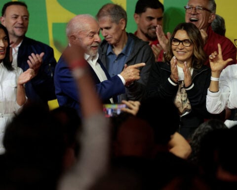 Lula campaign scrambles to rebrand before Brazil runoff