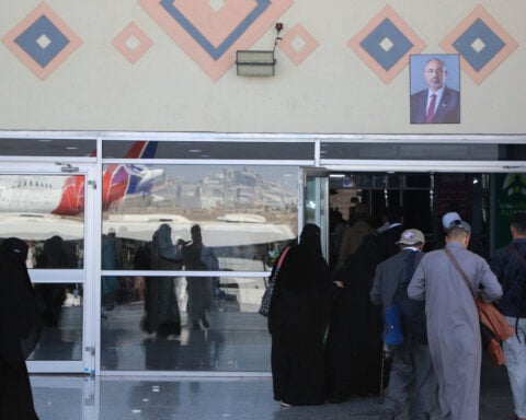 Houthis attack Aden airport as fighting intensifies in Yemen