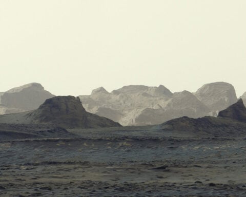 NASA rover takes striking image of dawn's early light on Mars