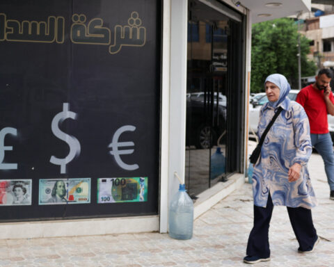 Iraq devalues dinar to 1,520 per US dollar, state news agency says