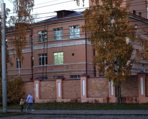 Russia keeps a tight lid on suspected case of pneumonic plague as global concerns mount