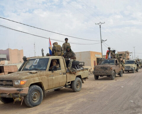 Mali troops re-enter strategic northern town after separatists withdraw