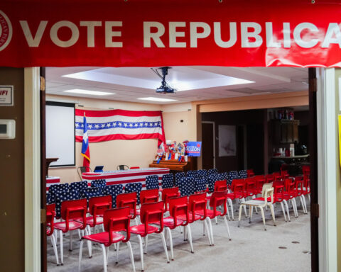 As Democrats eye big midterm wins, Republicans look to turn the tables in some House districts