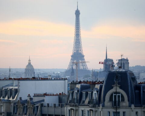 Euro zone ministers tell France to pass 2027 budget to calm markets