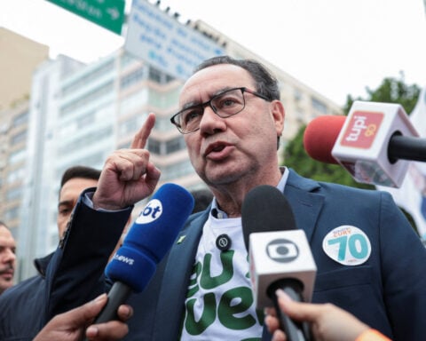 Third-place finisher in Brazil election endorses Bolsonaro for runoff against Lula