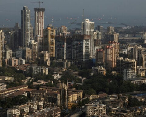World economic growth to slow to 2.6% in 2026, UN trade body says