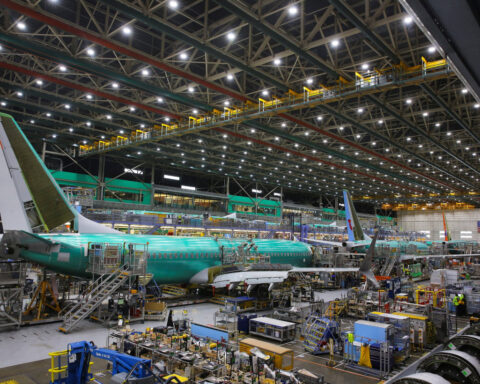 Lessor Avolon orders 250 Boeing, Airbus jets with option for 100 more