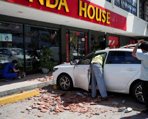 Strong Panama quake damages buildings, disrupts power and air travel