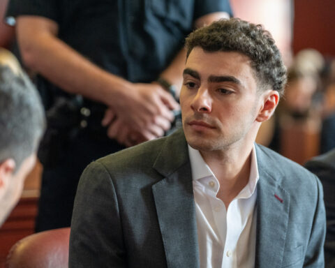 New York prosecutors seek to sustain their case against Luigi Mangione, despite his federal plea
