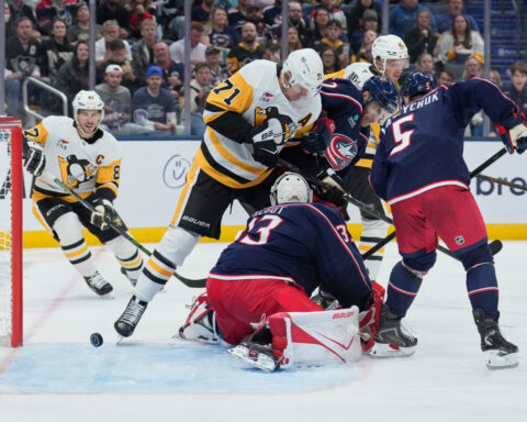 Blue Jackets goalie Cam Talbot breaks NHL record by winning with 9th team