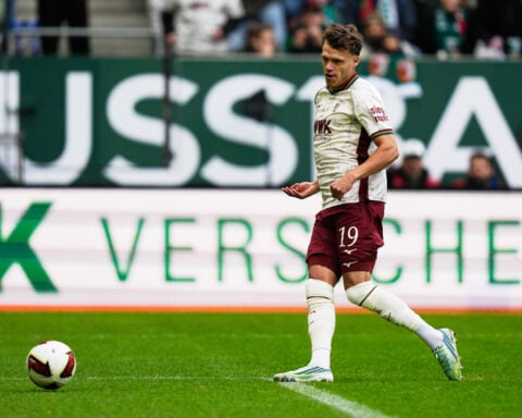 8 seconds: Augsburg scores fastest Bundesliga goal after Manuel Neuer blunder
