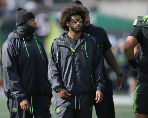 No. 21 UCLA downs turnover-plagued No. 13 Oregon 17-15 to remain undefeated