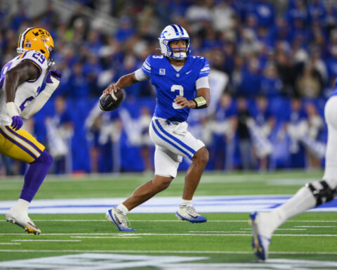 Kentucky QB Minchey scores 2-point conversion in overtime to beat No. 10 LSU 35-34