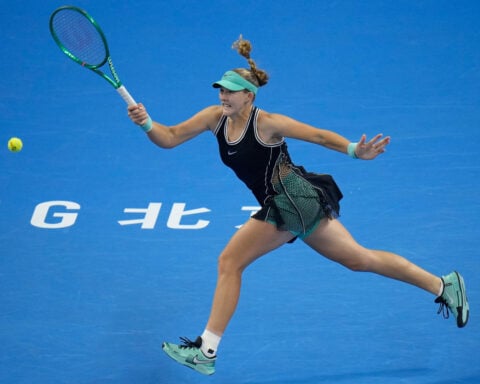 Olympic champion Zheng beats Andreeva in China Open final for first title win in 2 years