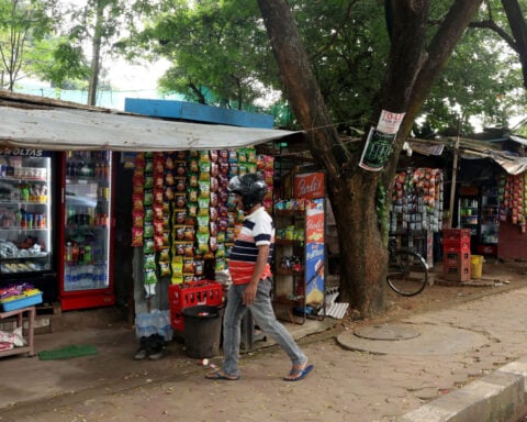 India Sept inflation nears RBI tolerance ceiling, boosting case for further rate hikes