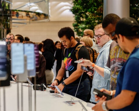 Global smartphone shipments record worst third quarter in 14 years amid memory shortage
