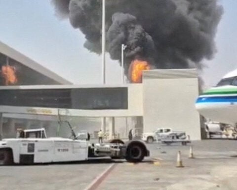 Airlines cancel flights to Saudi Arabia after Riyadh airport attacks