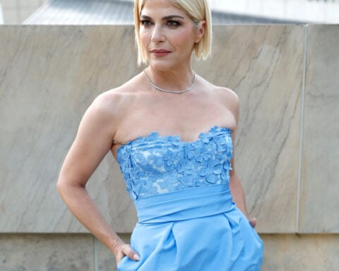 Selma Blair in custody after allegedly injuring flight attendants on plane