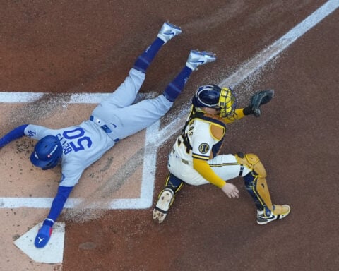 Contreras delivers and Milwaukee's bullpen shines as the Brewers top the Dodgers 7-4 in NLCS Game 2