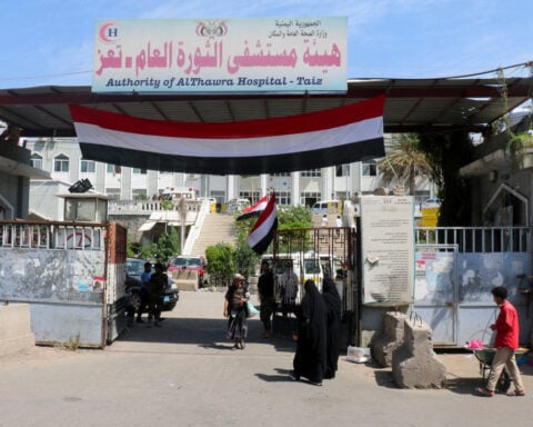 Yemen fighting overwhelms hospitals, cuts aid to 800,000 people, relief agencies say