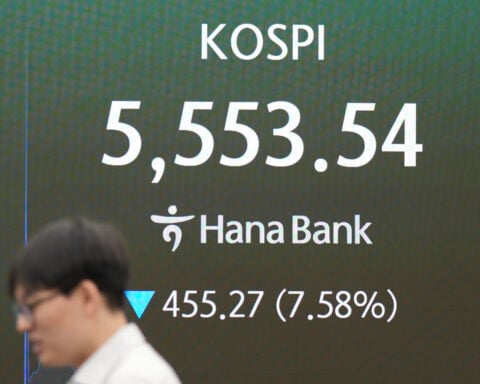 A deepened tech sell-off drags Asian stocks lower as markets in South Korea and Japan sink