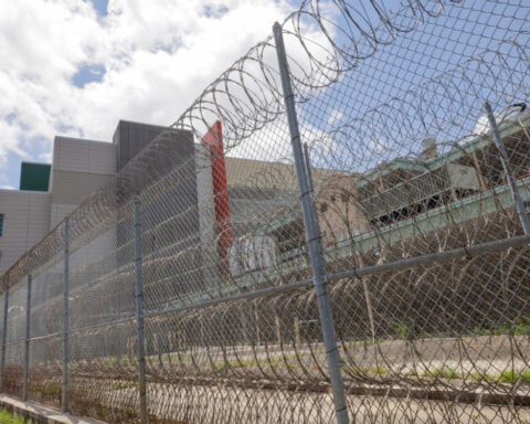 New Orleans jail worker gets 2.5 years in prison for enabling brazen 10-inmate escape