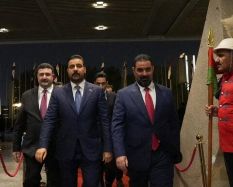 Iraq parliament approves remaining cabinet posts, PM deputies
