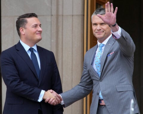 UK's Streeting says he and Hegseth welcomed Starlink restoration in Ukraine