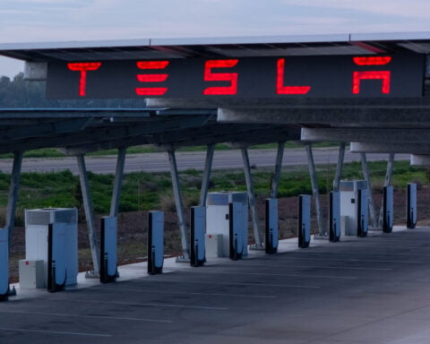 Tesla energy executive Snyder steps down, WSJ reports