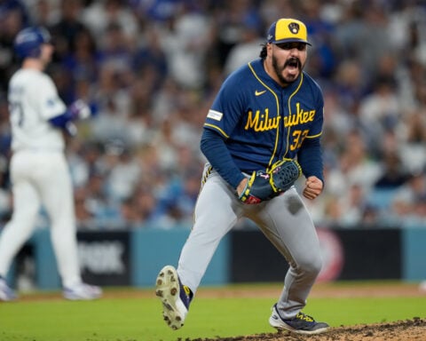 Brewers sweep the Dodgers in the NLCS to reach the World Series for the first time since 1982