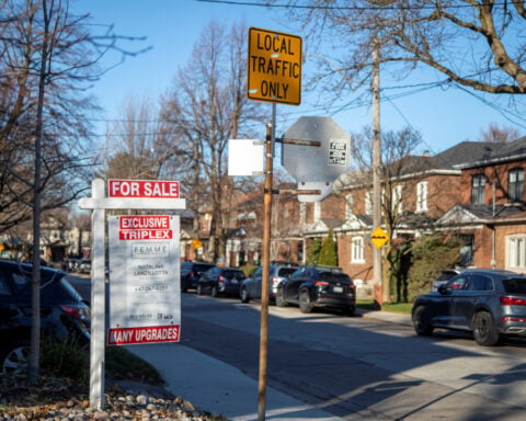 Canadian home sales fall in September as mortgage rates increase, CREA says