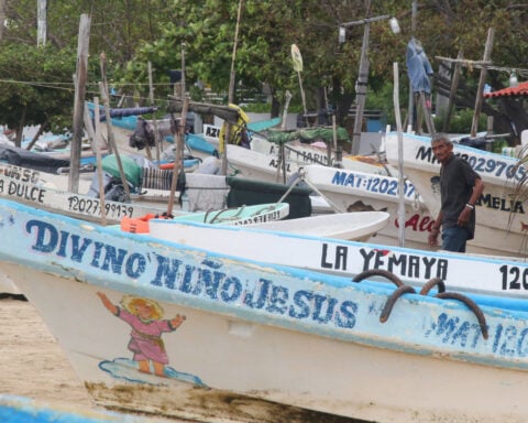Hurricane Trudy weakens but may regain strength off Mexican coast
