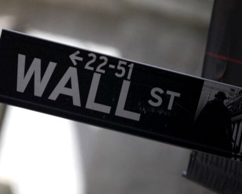 Global equity funds draw inflows for fourth week as Treasury yields ease