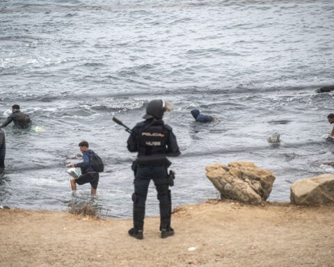 Italy prolongs Schengen suspension with Spain, talks loom