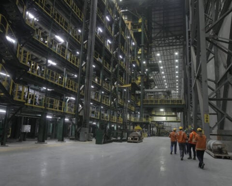 US manufacturing output rises in September