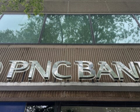 US regional banks join bigger peers in signaling resilient economy as lending holds firm