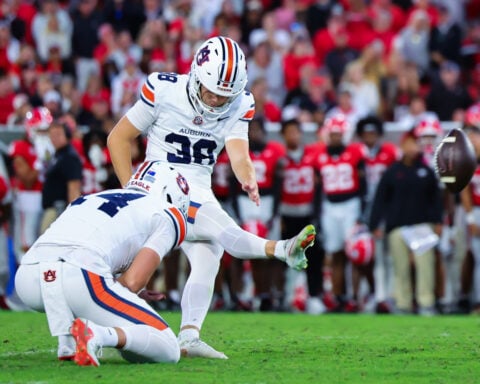 Alex McPherson kicks 34-yard field goal as time expires to lift Auburn over No. 1 Georgia 27-24