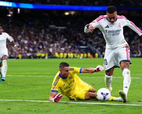 Mbappé stars as Madrid beats Sevilla 4-1, 50-meter goal in England, Freiburg's 1st Bundesliga loss