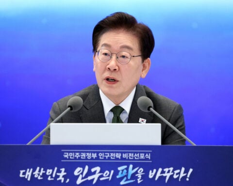 Lee says S Korea capable of taking back wartime command of combined US forces