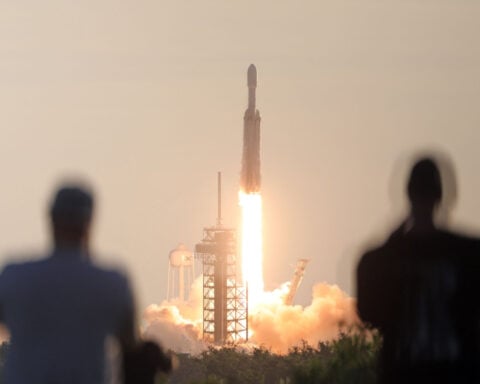 Elon Musk says he will give a SpaceX share to ‘every kid in America’