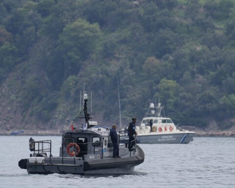 Capsizings cause the deaths of 12 migrants off Greek islands