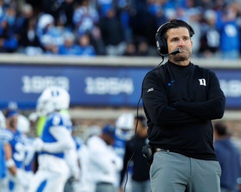 Duke's Robinson apologizes for on-field incident with female training staffer during injury stoppage