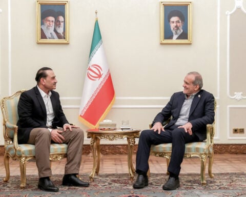 Iran tells Pakistan army chief no talks with Washington until demands are met