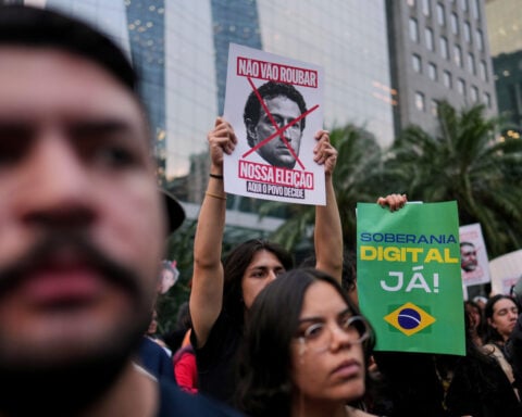 Meta tells Brazil's electoral court it treats Lula and Flávio Bolsonaro equally ahead of Sunday vote